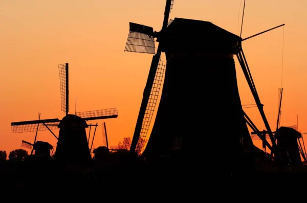 Molens Kinderdijk met avondrood.